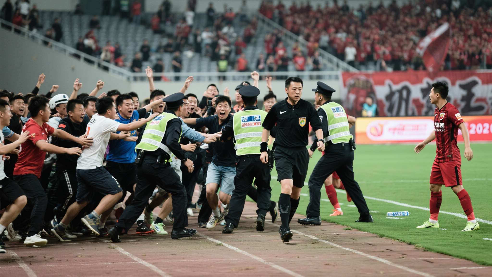 为什么大部分球迷都说周琦上场必输球 为什么大部分球迷都说周琦上场必输球