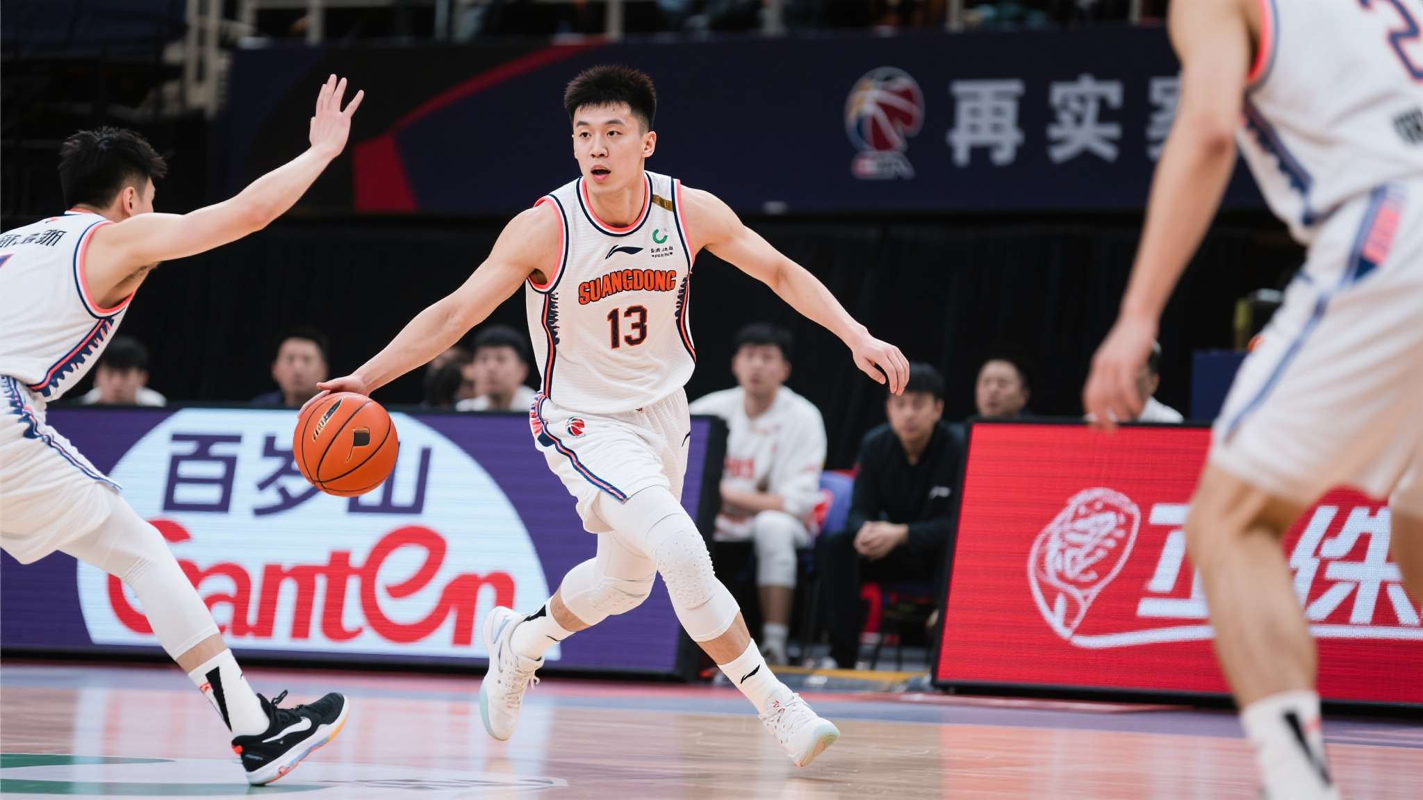 救火”可圈可点！斯蒂尔山东首秀得到16分10篮板